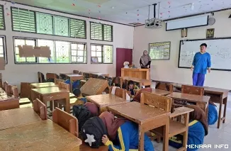 Siswa SMA Negeri 4 mengikuti simulasi Kesiapsiagaan  Bencana tahun 2025
