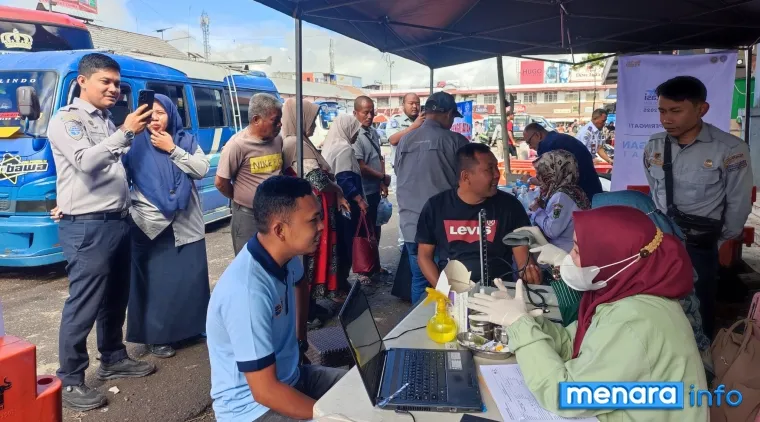 Terminal Tipe A Simpang Aur Kuning menggelar kegiatan donor darah bekerja sama dengan Palang Merah Indonesia (PMI) Kota Bukittinggi, pada Senin, 15 September 2025.